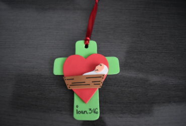 Ieslea si crucea - lucru manual de nasterea Domnului